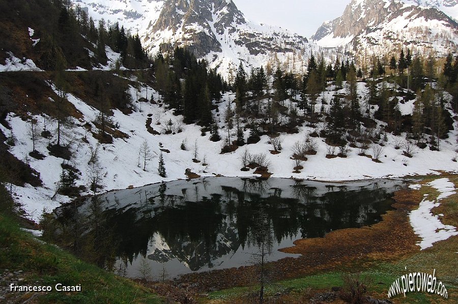 01 Riflessi nel Lago del Prato.jpg